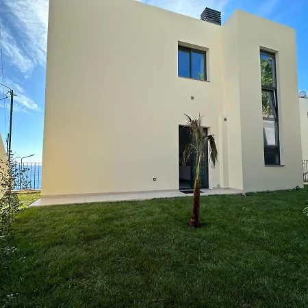 Luxury Seaview Apartment With Private Garden Walk To Lido